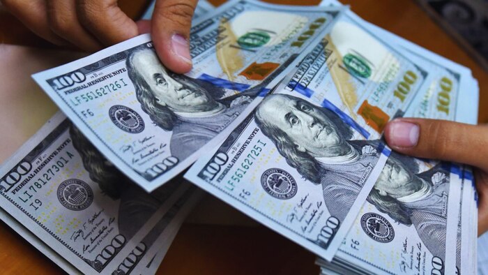 Dólar en Chile inicia la sesión del 4 de febrero a la baja y continúa su tendencia descendente