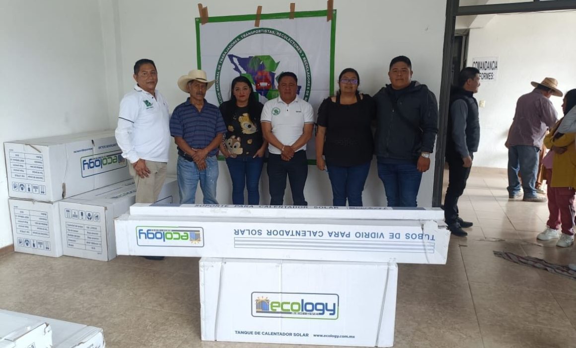 DIF Texcoco beneficia a familias con entrega de calentadores solares y despensas