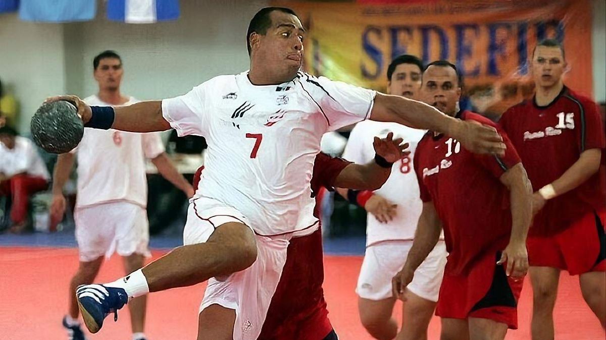 De la duela a la pista: Cómo Ángel Rojas conquistó Europa en handball tras brillar en el básquetbol