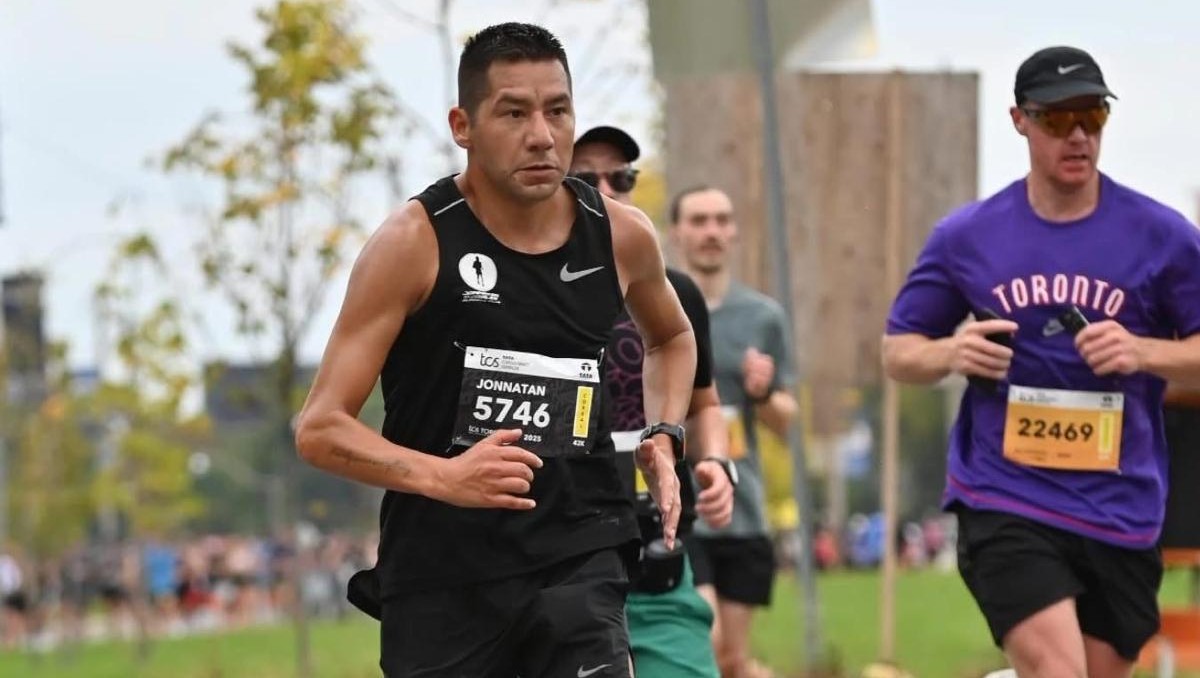 ¿De la parálisis a la meta? La increíble historia de superación de Jonnatan, el maratonista que desafió a la vida
