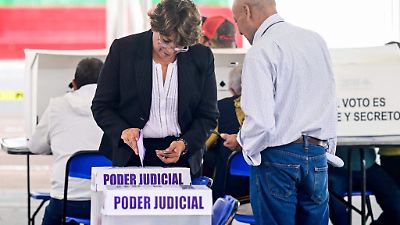Delfina Gómez emite su voto en Texcoco y pide participación ciudadana