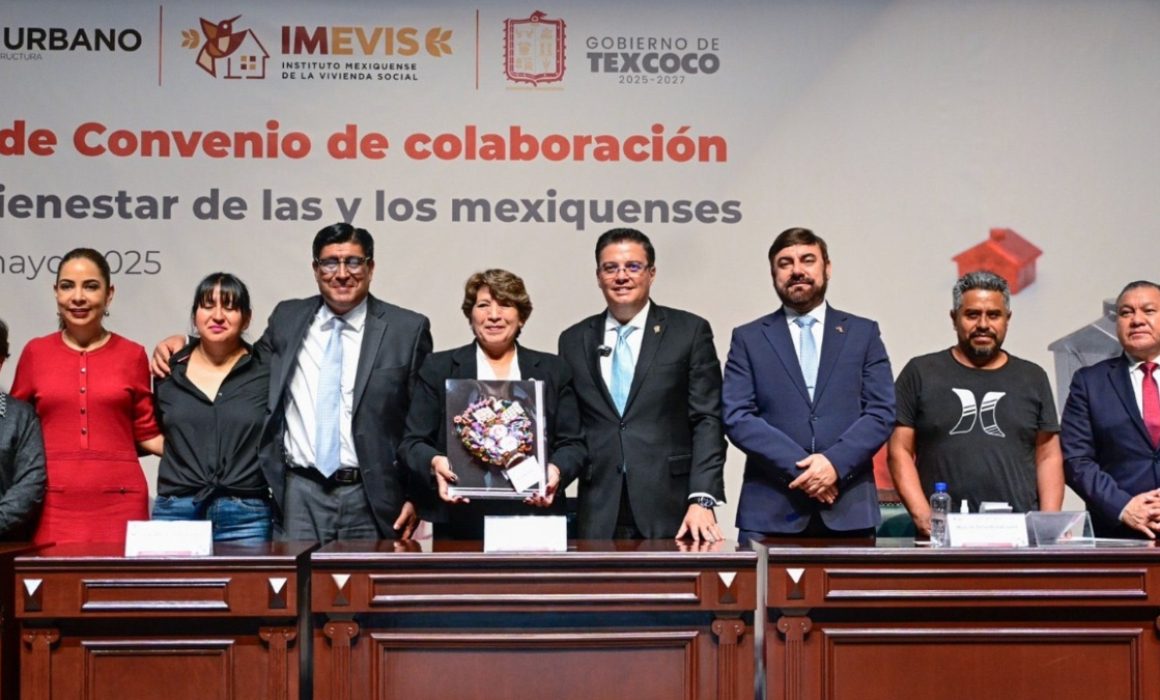 Delfina Gómez entrega 1,450 títulos de propiedad en Texcoco para beneficiar a 5,300 mexiquenses