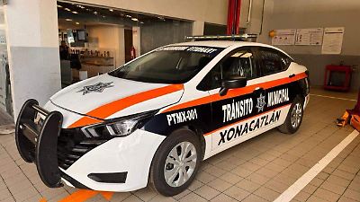 Denuncian irregularidades en multas por estacionarse en doble fila en Xonacatlán