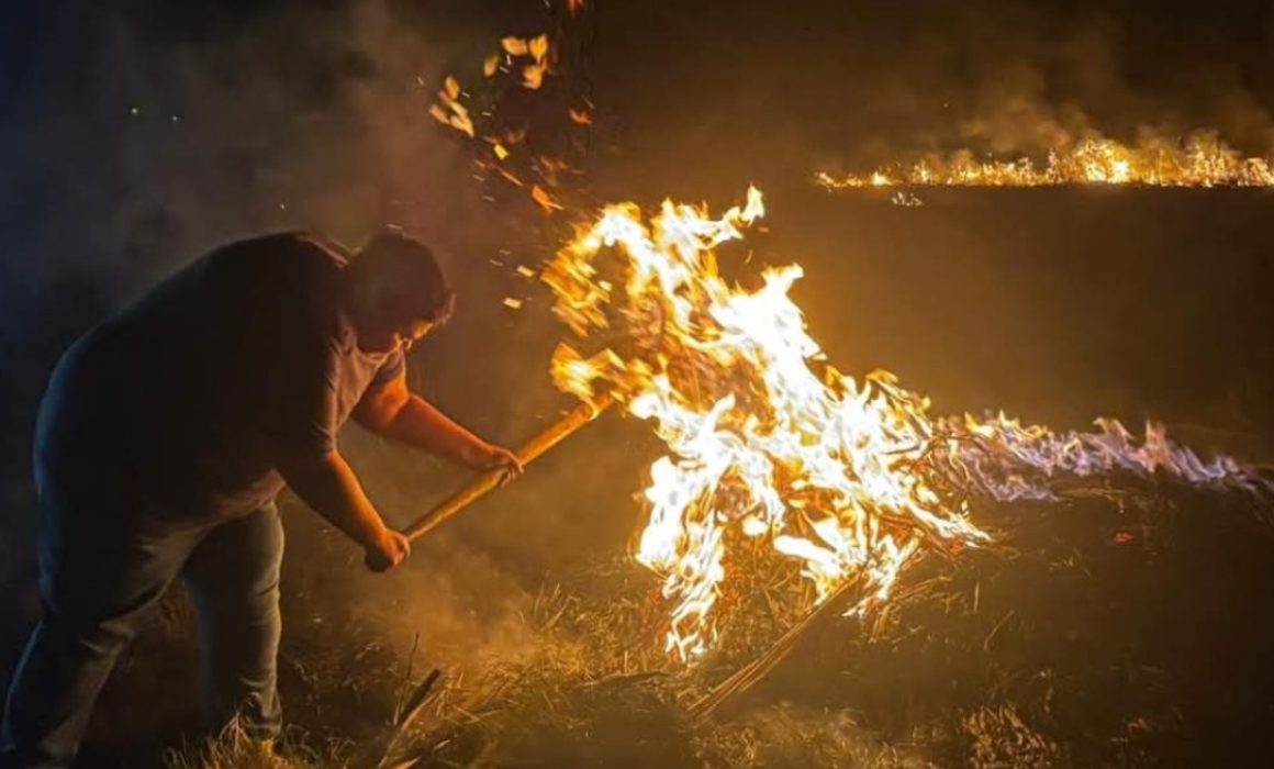 Denuncian pobladores quema de pastizales en Amecameca, Edomex