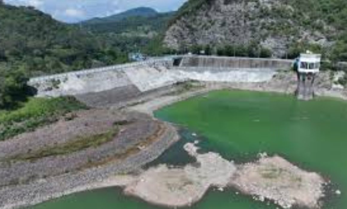 Denuncian saqueo hídrico el Valle de Bravo; acusan a Grupo México