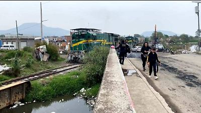 Descarrilamiento de locomotora en Valle de Chalco por tormenta y mal estado de vías