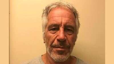 Descubren en la mansión de Epstein objetos y fotos que revelan su vida