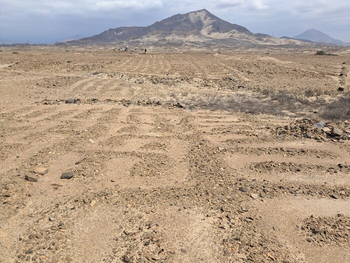 Descubren nuevo geoglifico y complejo agrícola de la cultura Chimú en el valle de Chicama, Perú