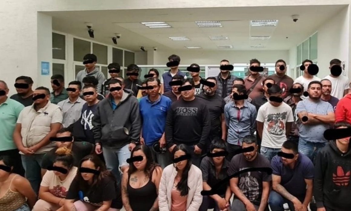 Detienen a 50 presuntos extorsionadores en Texcoco durante operativo policial