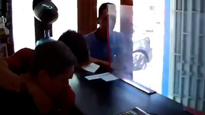 Detienen a adolescente por ataque con sillazos durante robo en Córdoba; ya son dos los aprehendidos