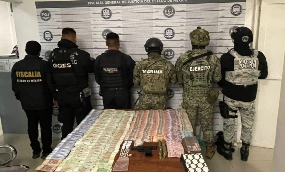 Detienen a cuatro personas y aseguran droga y arma durante cateo en Ecatepec