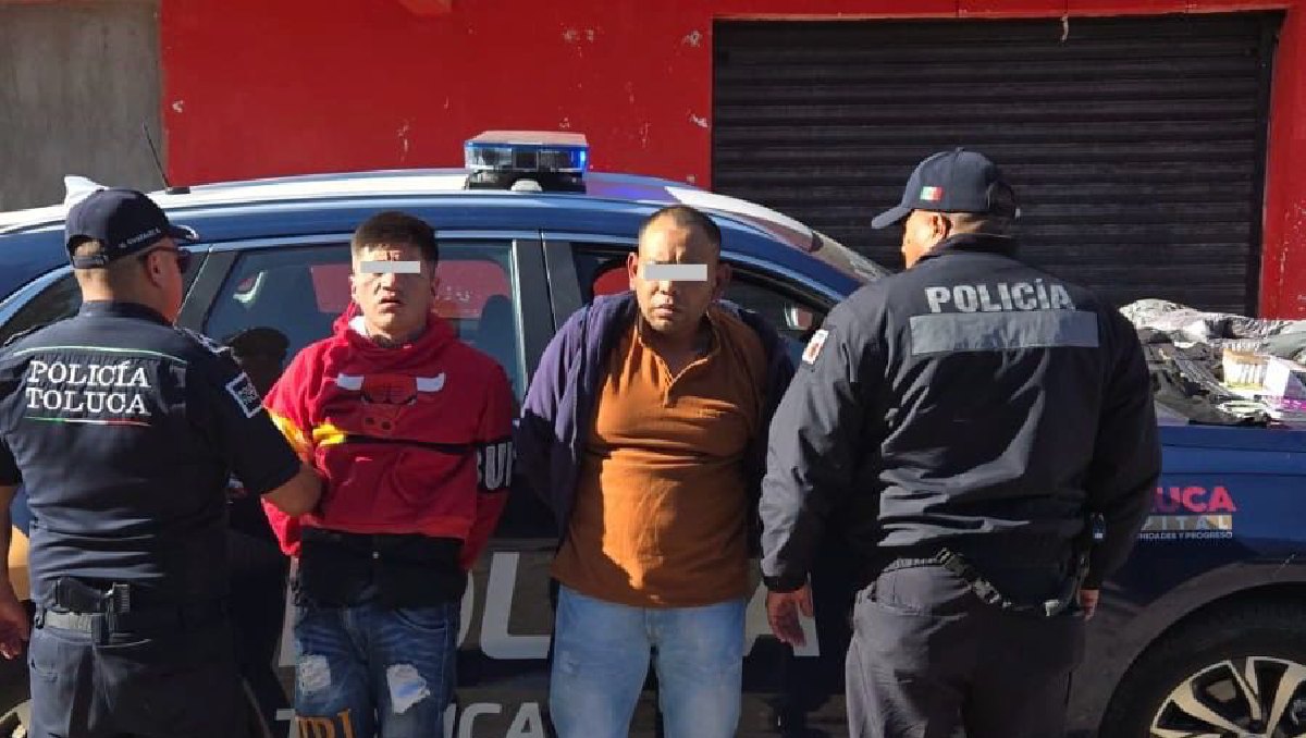 Detienen a dos hombres en Toluca por asalto con réplicas de armas y recuperación de vehículo robado