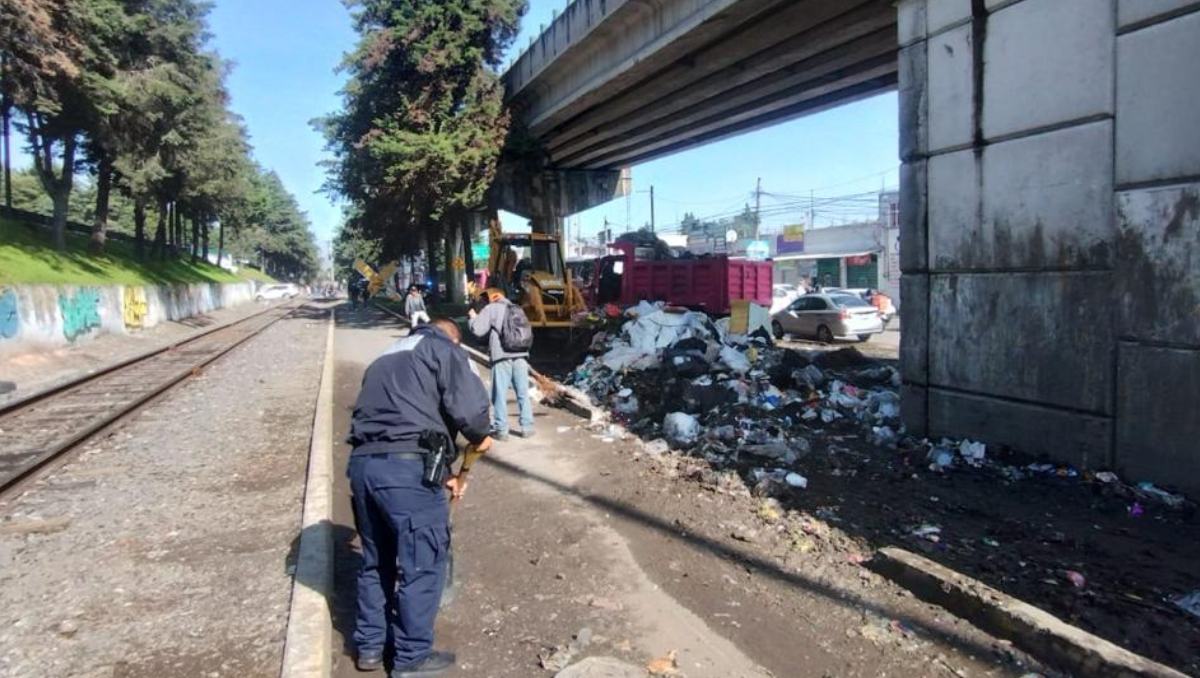 Detienen a dos personas por arrojar basura en Paseo Tollocan, Toluca, y refuerzan campañas contra la contaminación