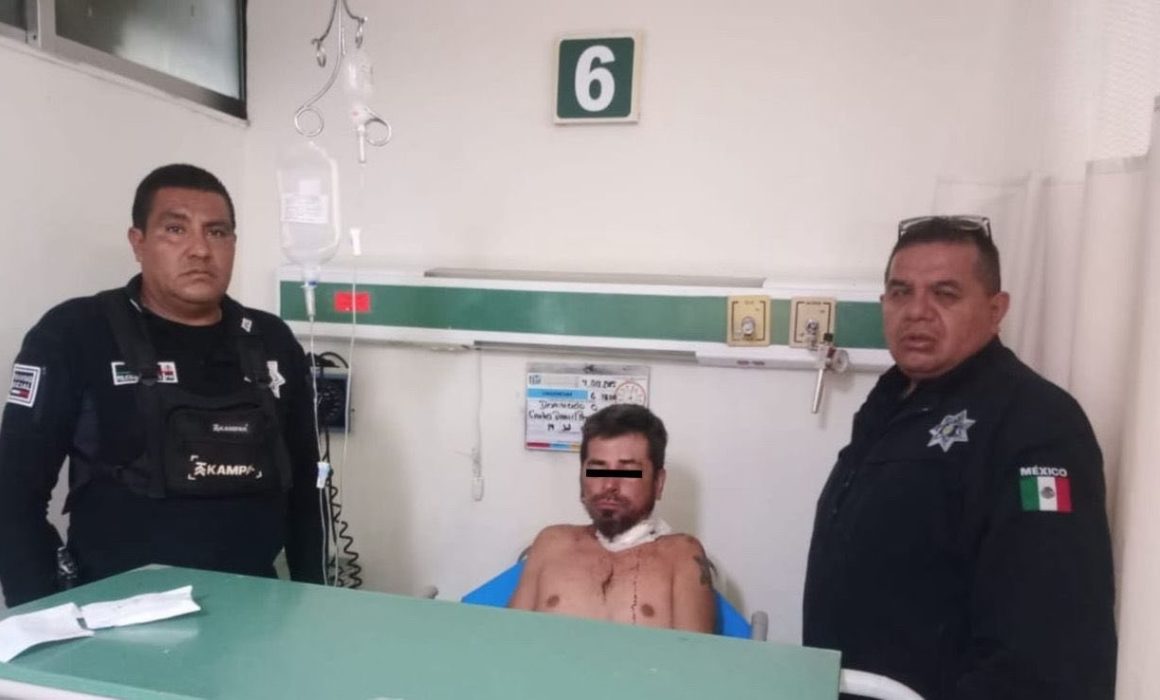 Detienen a hombre agresor que apuñaló a su familia en Ecatepec; familia en hospital, él en custodia