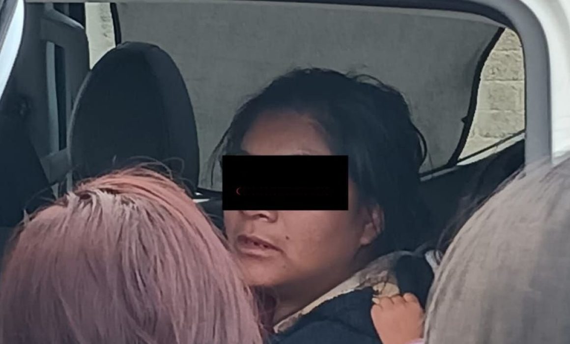 Detienen a mujer en Ixtapaluca por apuñalar a su hijastro y causan indignación en la comunidad