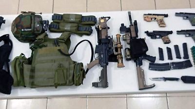 Detienen en Atlacomulco a extranjero con arsenal, credencial de la CIA y equipo táctico