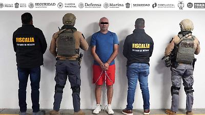 Detienen en Cancún a presunto extorsionista que forzaba a vender pollo en Ixtapan de la Sal