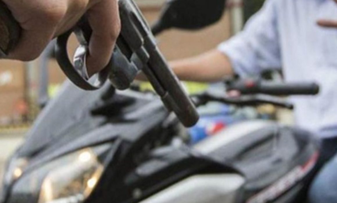 Detienen en Chimalhuacán a cinco personas por robo de motocicleta y posesión de armas