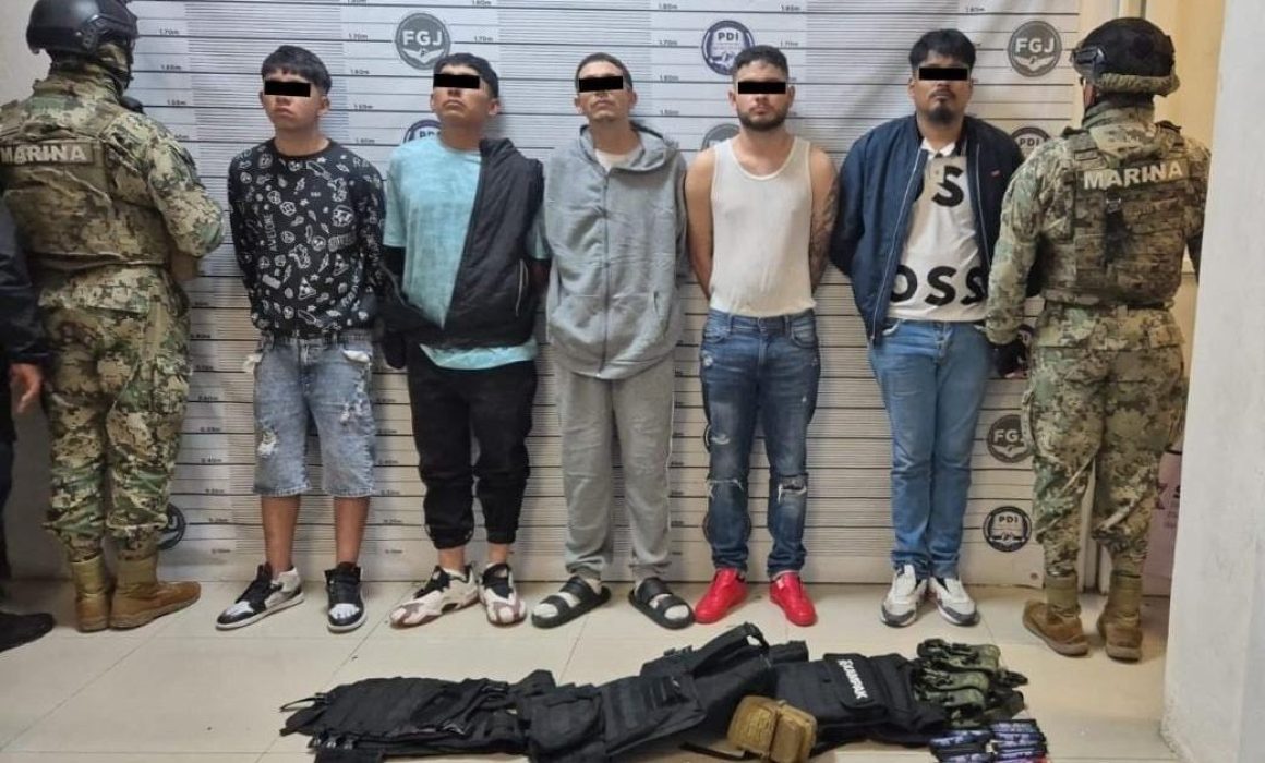 Detienen en Ecatepec a cinco personas con drogas y armas escondidas en caja de huevos