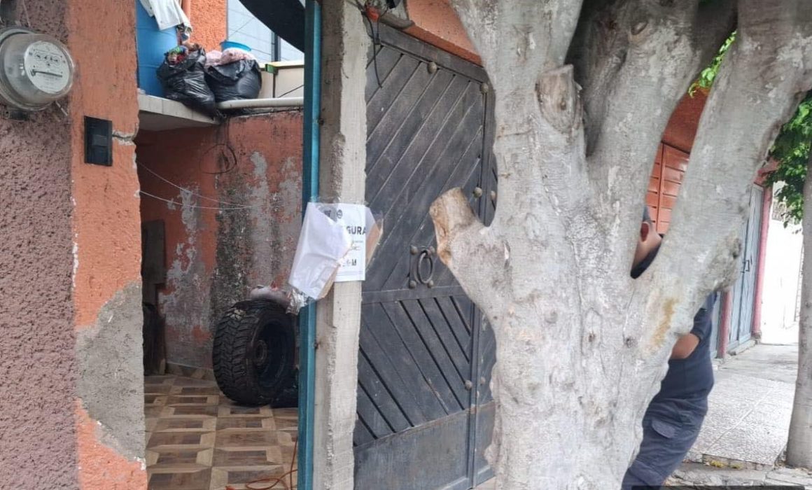 Detienen en Ecatepec a dos personas por manipular sellos en casa custodiada por la Fiscalía