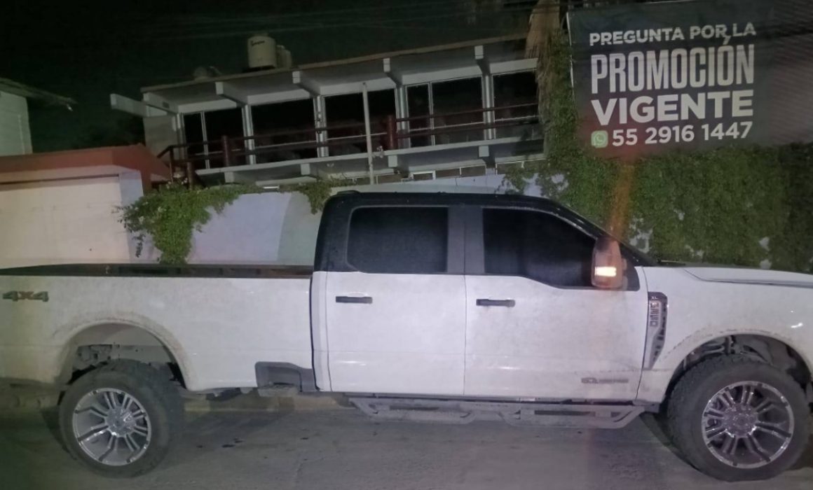Detienen en Ecatepec a dos presuntos implicados en robo de camioneta en Tepeji del Río