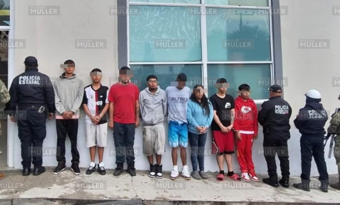 Detienen en Ecatepec a presuntos asaltantes de transporte público con armas y objetos ilícitos