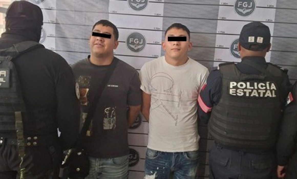 Detienen en Nezahualcóyotl a dos hombres por delitos contra la salud y portación de arma de fuego