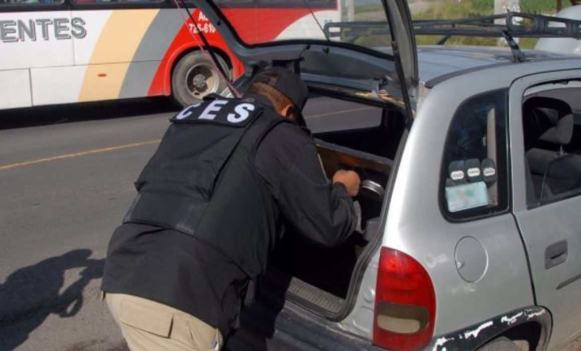 Detienen en Otumba a hombre con vehículo reportado como robado y drogas en su poder