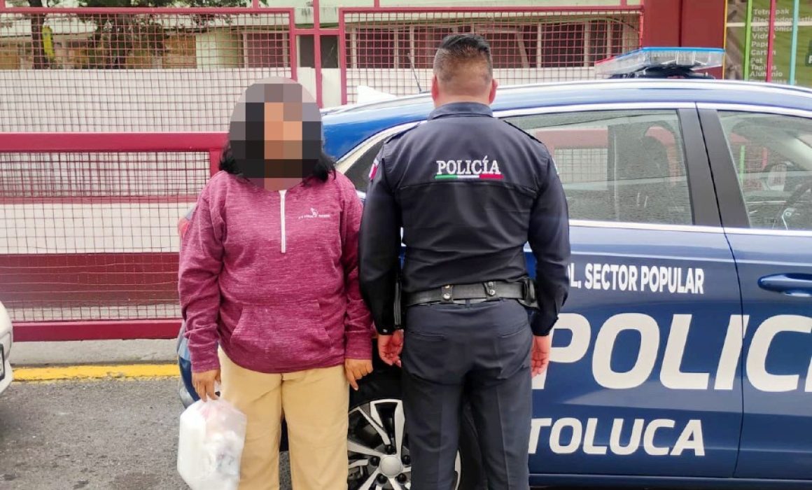 Detienen en Toluca a mujer por arrojar basura en la vía pública y la encarcelan 36 horas