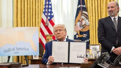 Disminuye el apoyo de estadounidenses a las políticas de deportación de Trump a seis meses de su regreso