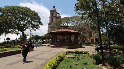 Disminuye el turismo en Valle de Bravo tras operativo policial y bloqueos carreteros