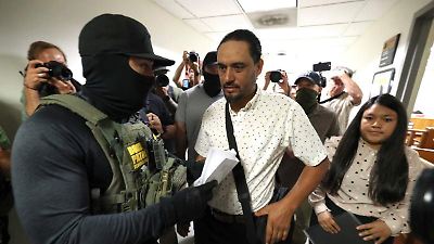 EE.UU. asegura que más de un millón de migrantes se devolvieron por su cuenta desde 2023