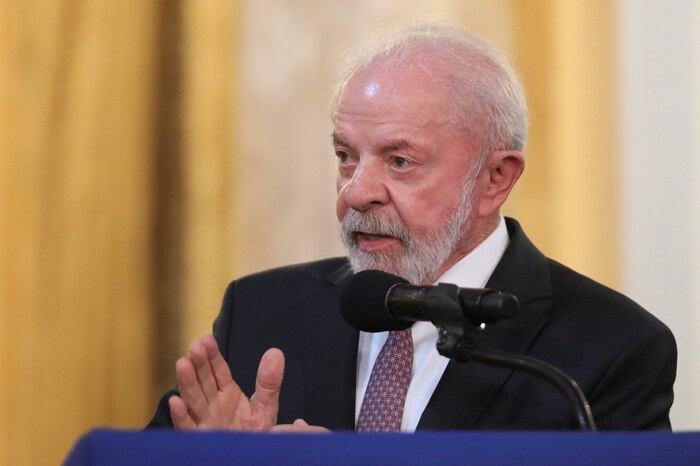 Economía brasileña enfrenta déficit fiscal y auge en inversiones extranjeras en 2026