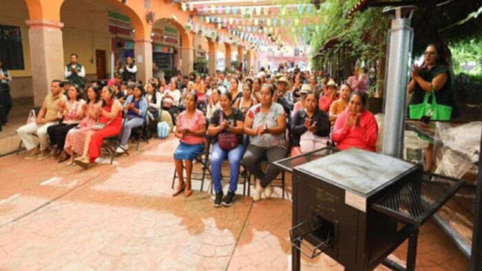 Edomex lanza programa de estufas gratuitas para mejorar la salud y el medio ambiente en comunidades vulnerables