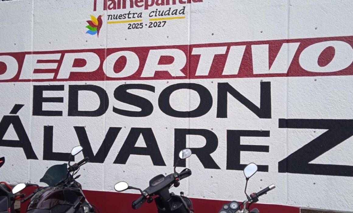 Edson Álvarez causa furor en inauguración de deportivo en su honor