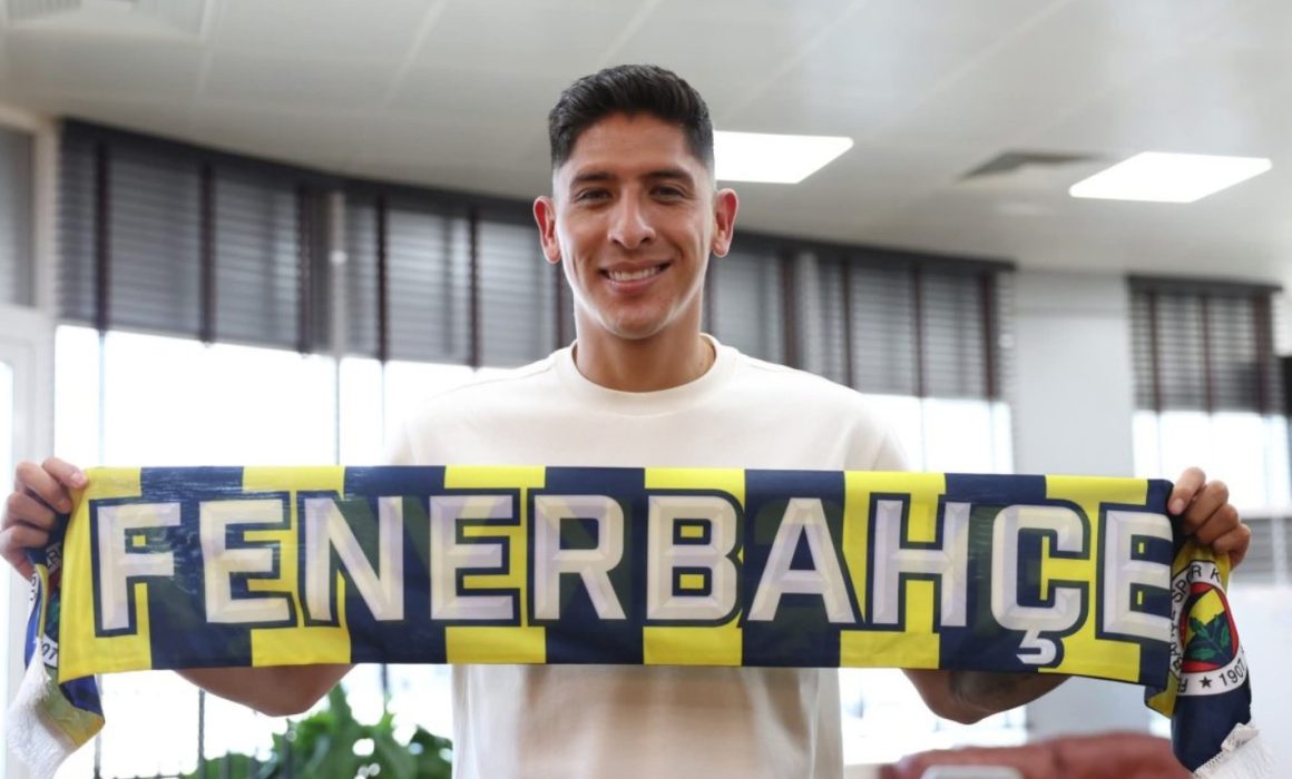 Edson Álvarez llega a Estambul para oficializar su incorporación al Fenerbahçe