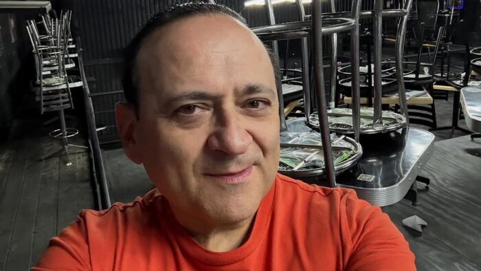 Eduardo España critica el aumento de influencers en el teatro y su impacto en actores tradicionales