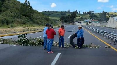 Ejidatarios de San Miguel Balderas bloquean la autopista Tenango–Ixtapan para exigir cumplimiento de acuerdos históricos