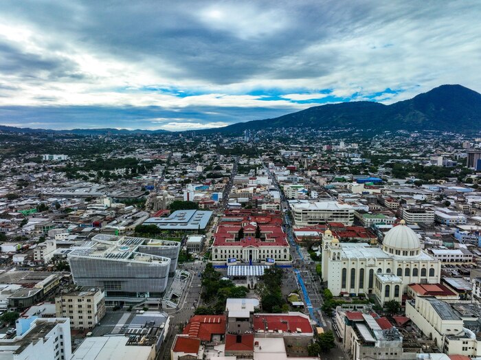 El Gobierno de El Salvador Ejecuta solo el 84.8% del Presupuesto en 2025, con una inversión de USD 9,5 mil millones