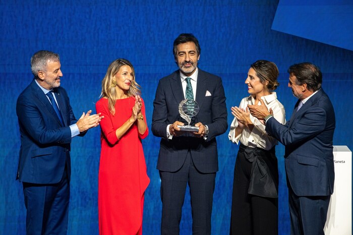 El Premio Planeta: polémica, inversión millonaria y su impacto en la literatura hispana