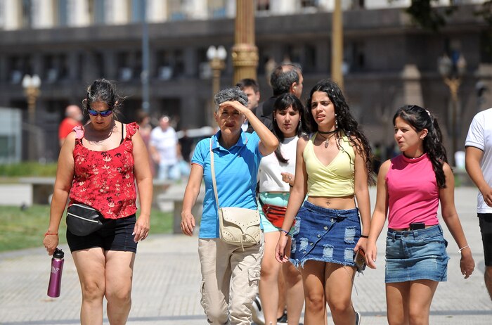 El domingo en el AMBA será soleado con temperaturas de hasta 31°C, y la lluvia llegará el miércoles