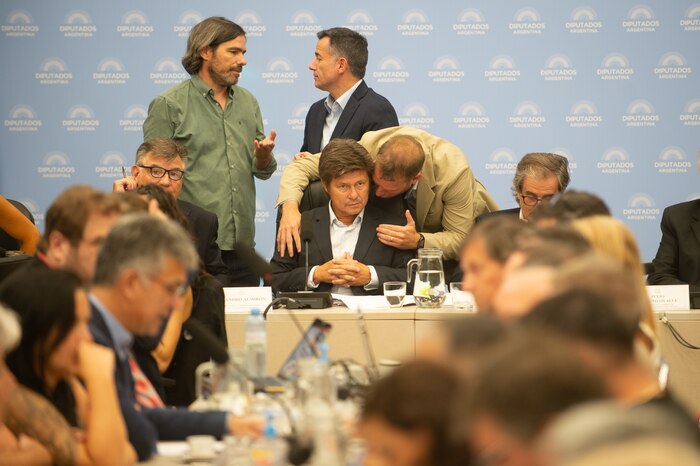 El oficialismo en Diputados convoca a sesión para votar reforma laboral y elimina artículo sobre licencias