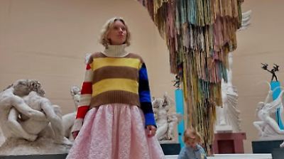 El vestido “Útero” de Gucci en la Semana de la Moda de Copenhague: moda, feminismo e inclusión en diálogo