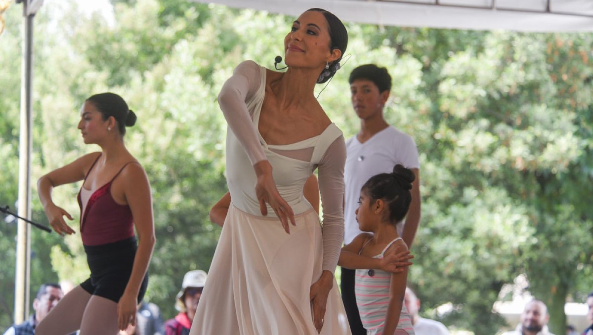 Elisa Carrillo impulsa el ballet en Toluca con clase masiva y promueve la danza en el Estado de México