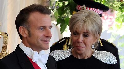Emmanuel y Brigitte Macron demandan a influencer de Estados Unidos por difamación y noticias falsas