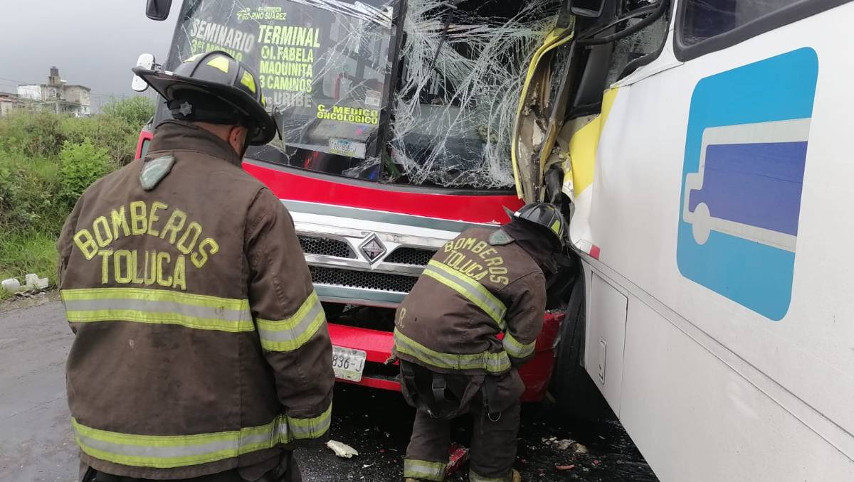 Empresa de autobuses en Toluca se compromete a responder por fallecimiento de pasajera tras accidente