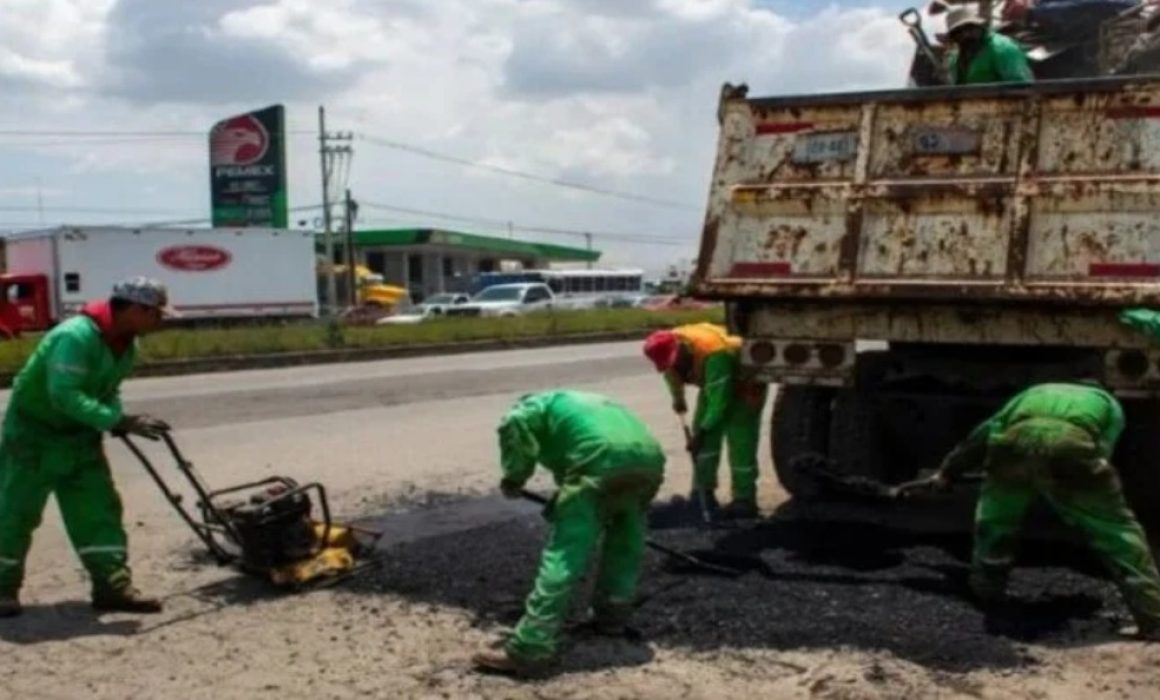 Empresarios del Parque Industrial Toluca 2000 realizan reparaciones urgentes en la carretera Toluca-Naucalpan