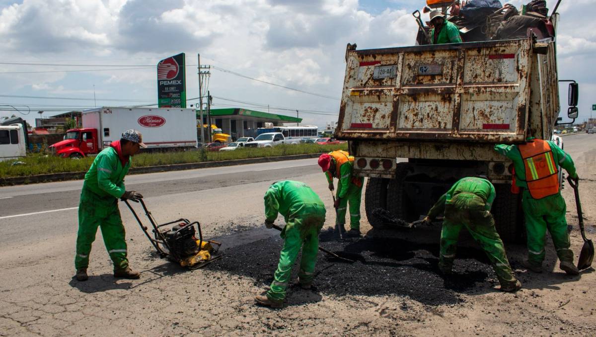 Empresarios del Parque Toluca 2000 realizan reparaciones en tramos clave de la carretera Toluca-Naucalpan para mejorar el acceso