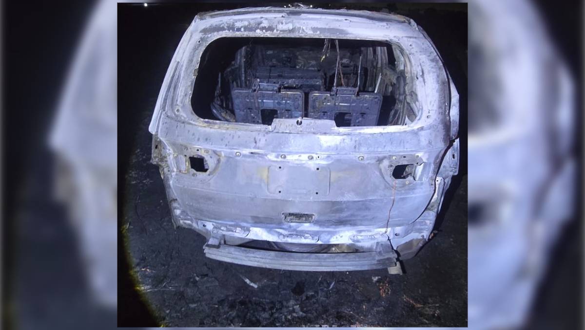 Encuentran vehículo calcinado con cuerpo en Toluca; investigan posible homicidio