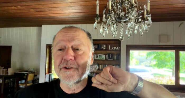 Enrique Piñeyro denunciará penalmente por ataques con láser a aviones en Ezeiza y otros aeropuertos